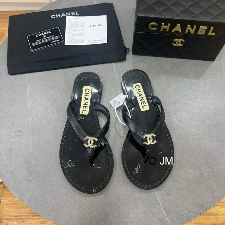 Picture of Chanel Slippers _SKUCHANELsz35-40JM05013197